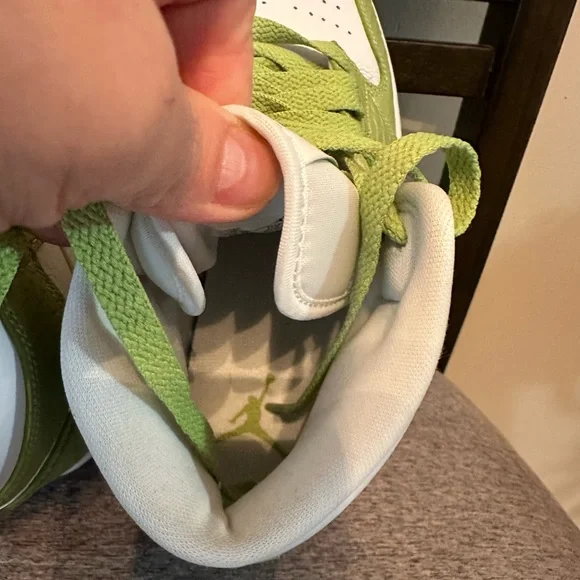 Air Jordan 1 Mid SE Green Python 2022 Womens Size 7 - Picture 9 of 11